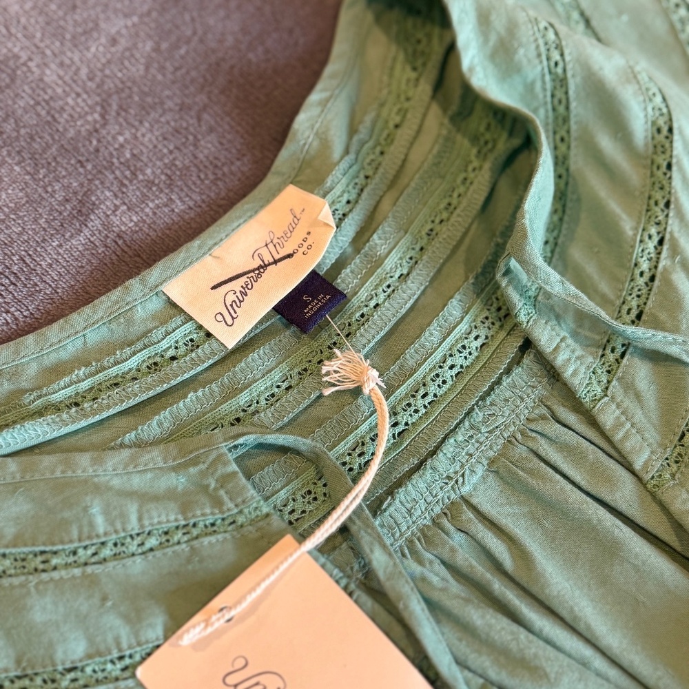 NWT Universal Thread Balloon Sleeve Tie-front Blouse (S)